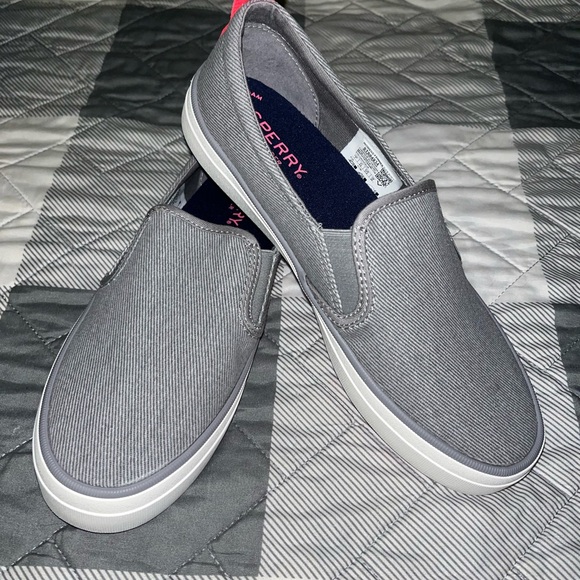 New Women’s Sperry’s slip on shoes size 7 - Picture 2 of 5